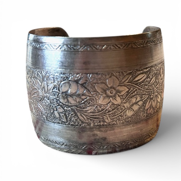 Vintage Jewelry - Vintage MCM Silver Metal Cuff Art Nouveau Floral Detail Boho Wide Bracelet